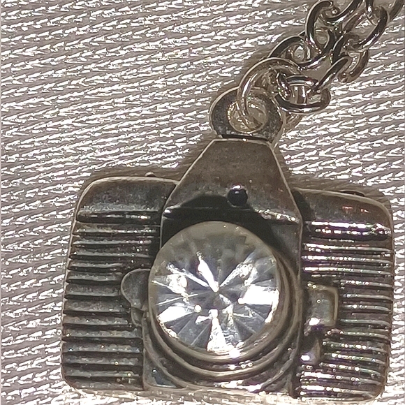 Photographers bling silver tone camera pendant with rhinestone lens. - Picture 3 of 6